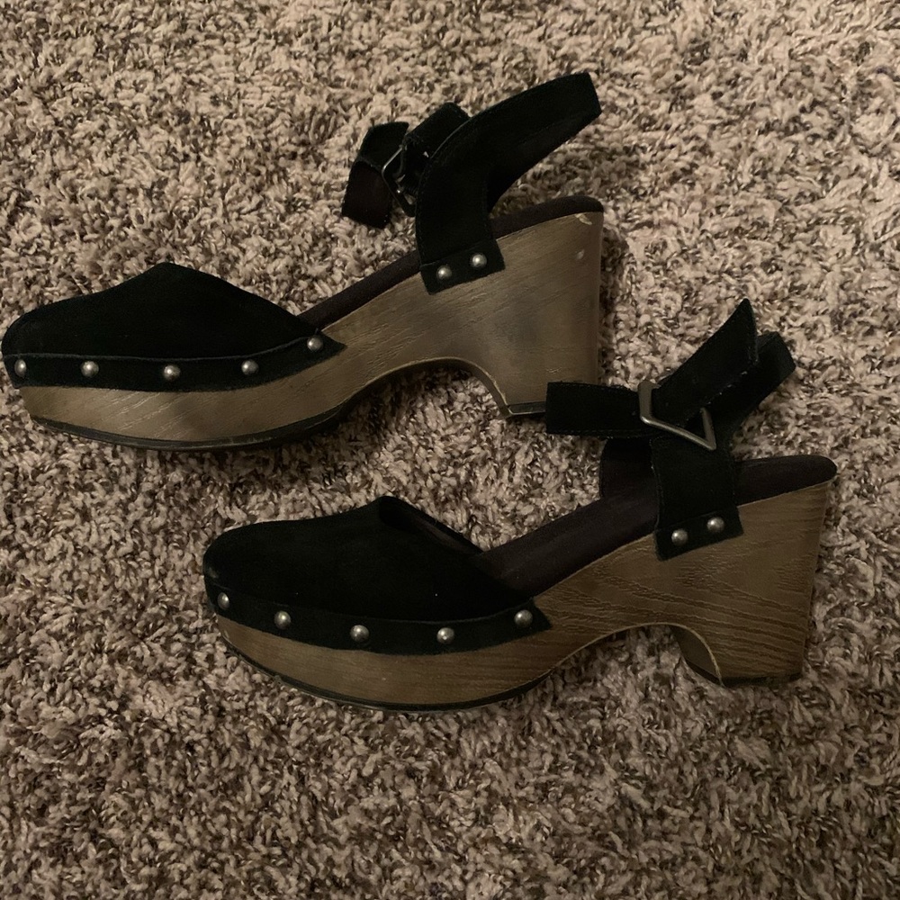 Clogs - Picture 2 of 2
